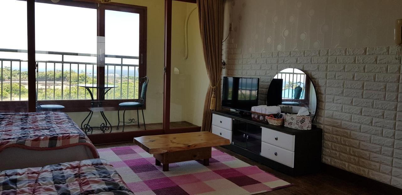 Jun House Hostel Jeju Bagian luar foto