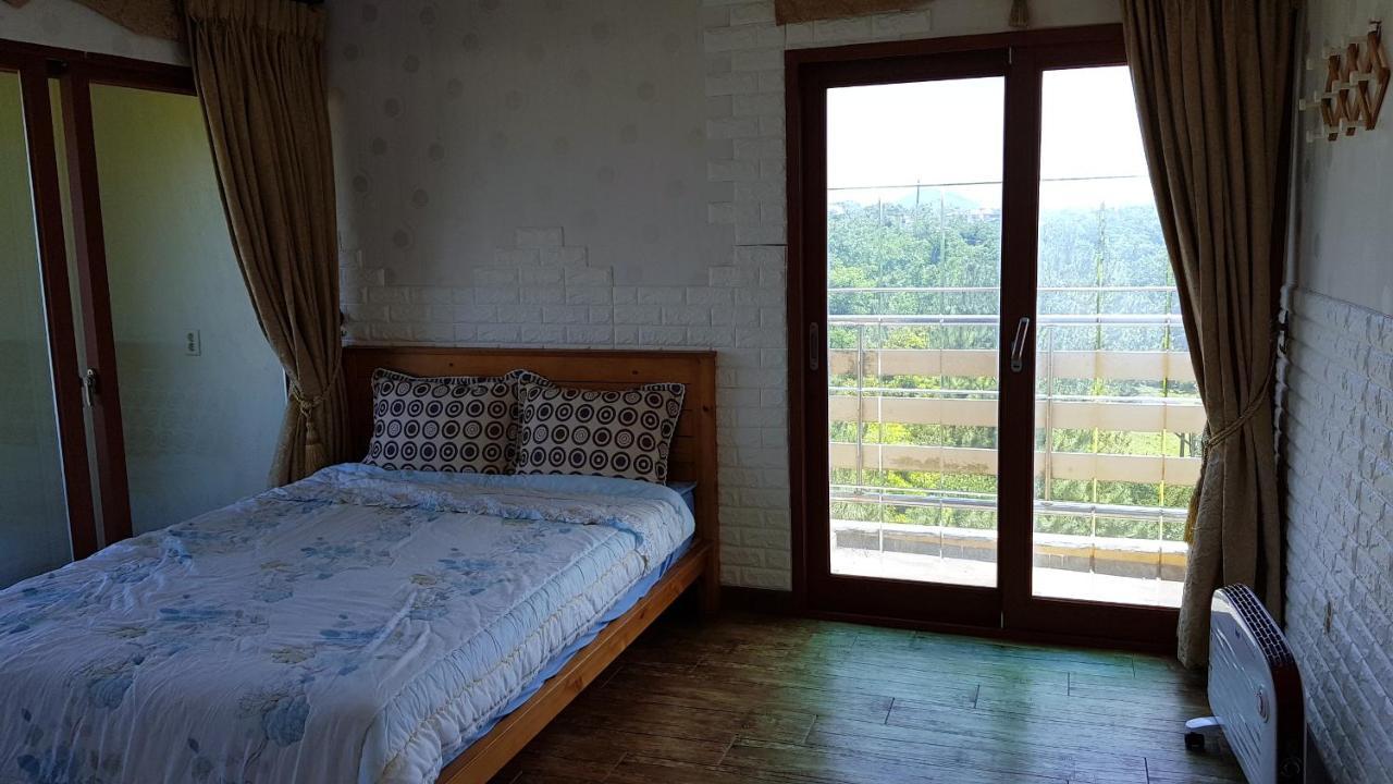 Jun House Hostel Jeju Bagian luar foto