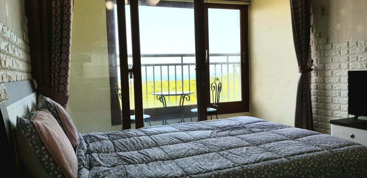 Jun House Hostel Jeju Bagian luar foto